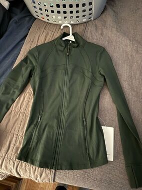 BNWT Lululemon Nulu Define Rainforest Green 6